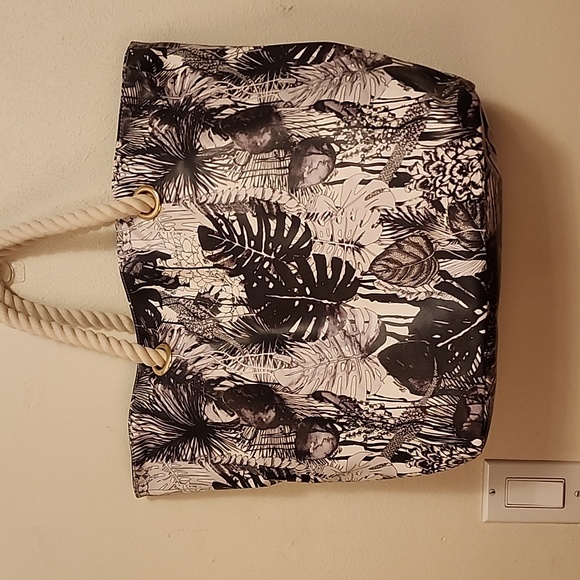 Christian LaCroix Amaryllis black and white with rope handles Tote - Picture 7 of 16